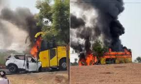 ಹೊತ್ತಿ ಉರಿದ ಬಸ್ಸು-ಕಾರು: 7 ಮಂದಿ ಸಜೀವ ದಹನ