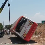 ಕೆ ಎಸ್‌ ಆರ್‌ ಟಿ ಸಿ ಬಸ್ ಪಲ್ಟಿ- ತಪ್ಪಿದ ಭಾರಿ ದುರಂತ