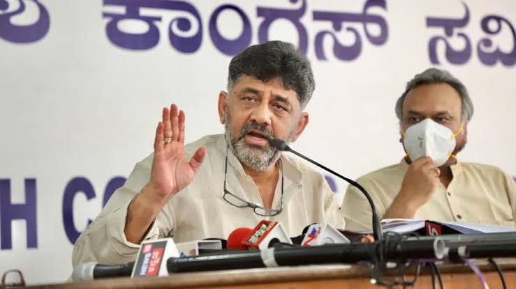 ಬಿಜೆಪಿ ವಿರುದ್ಧವೇ ಎಚ್‌ಡಿಕೆ ಹೋರಾಟ  ಕುಮಾರಸ್ವಾಮಿ ಹೇಳಿಕೆಗೆ ಡಿಕೆ ಲೇವಡಿ